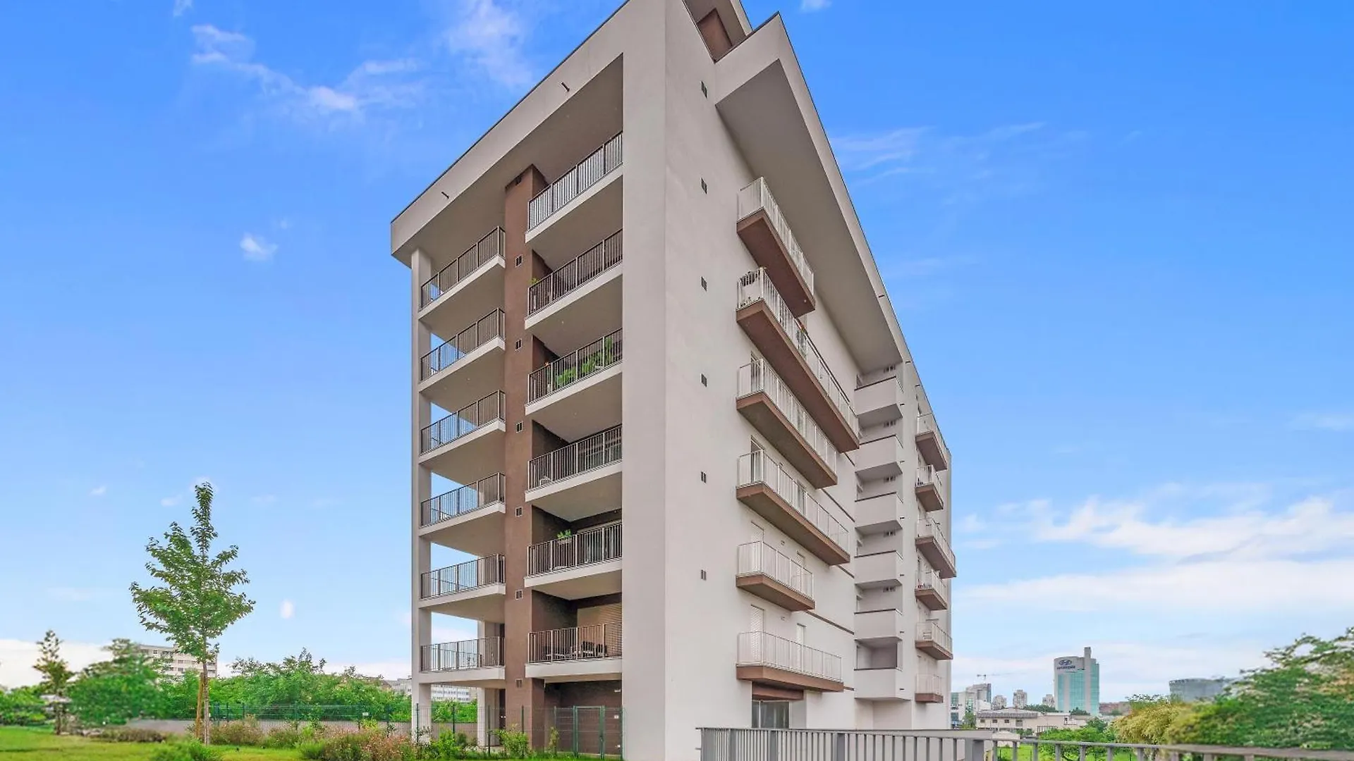 Airy Apartments With Balcony & Garage Mediolan