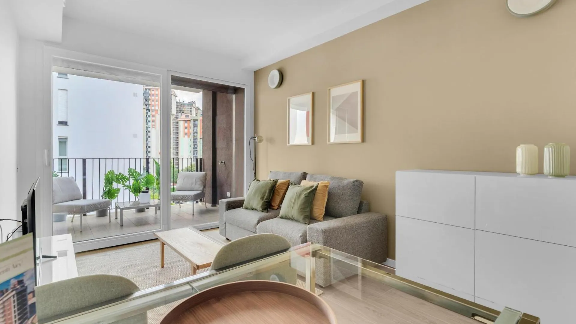 Airy Apartments With Balcony & Garage Mediolan