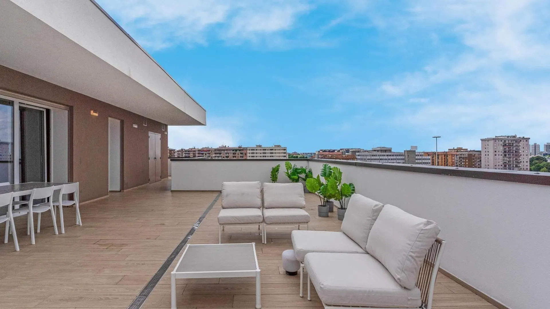Airy Apartments With Balcony & Garage Mediolan