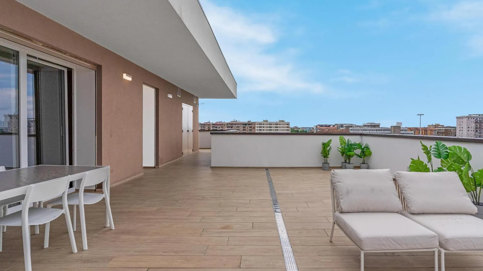Airy Apartments With Balcony & Garage Mediolan