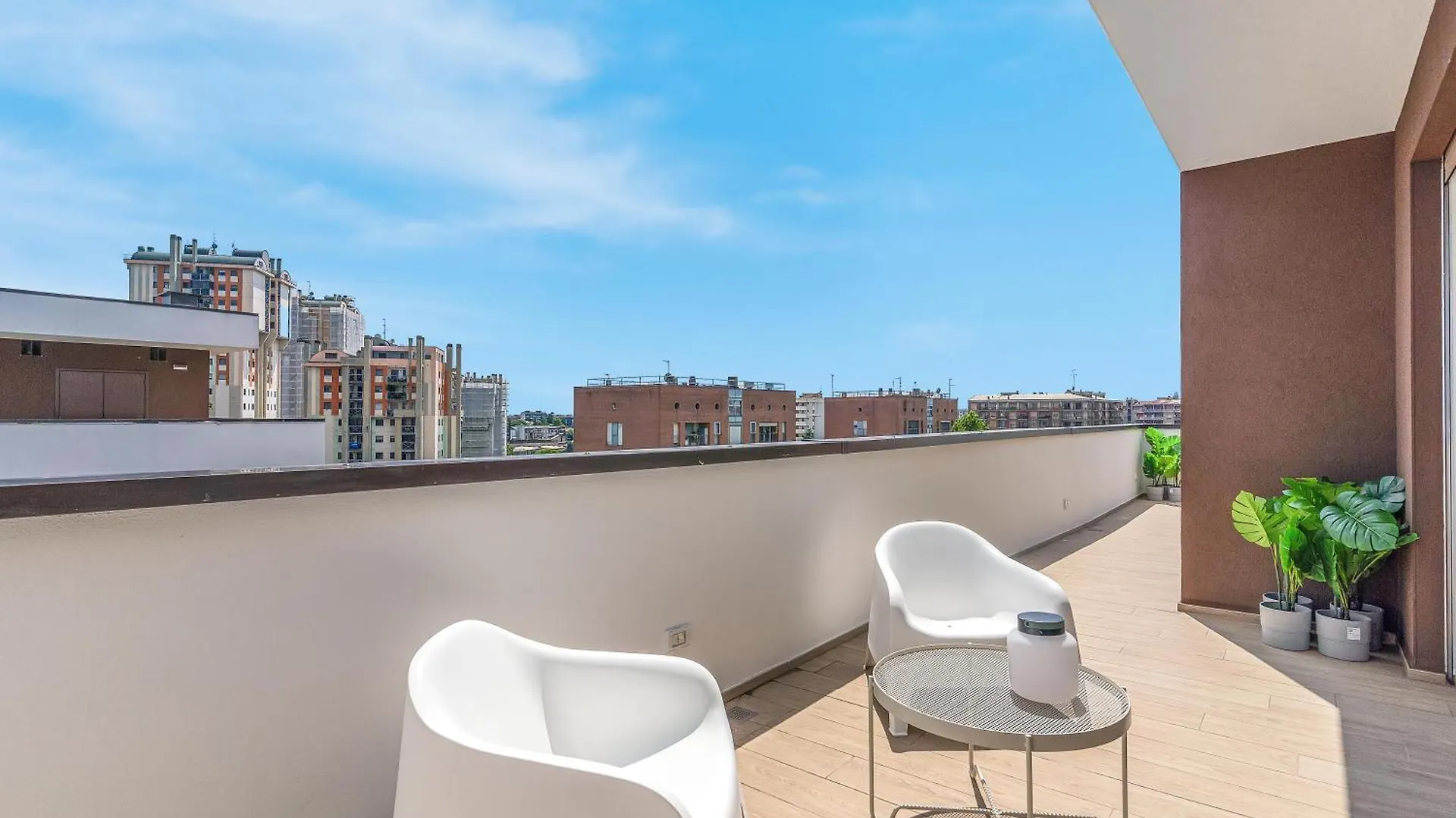 Airy Apartments With Balcony & Garage Mediolan