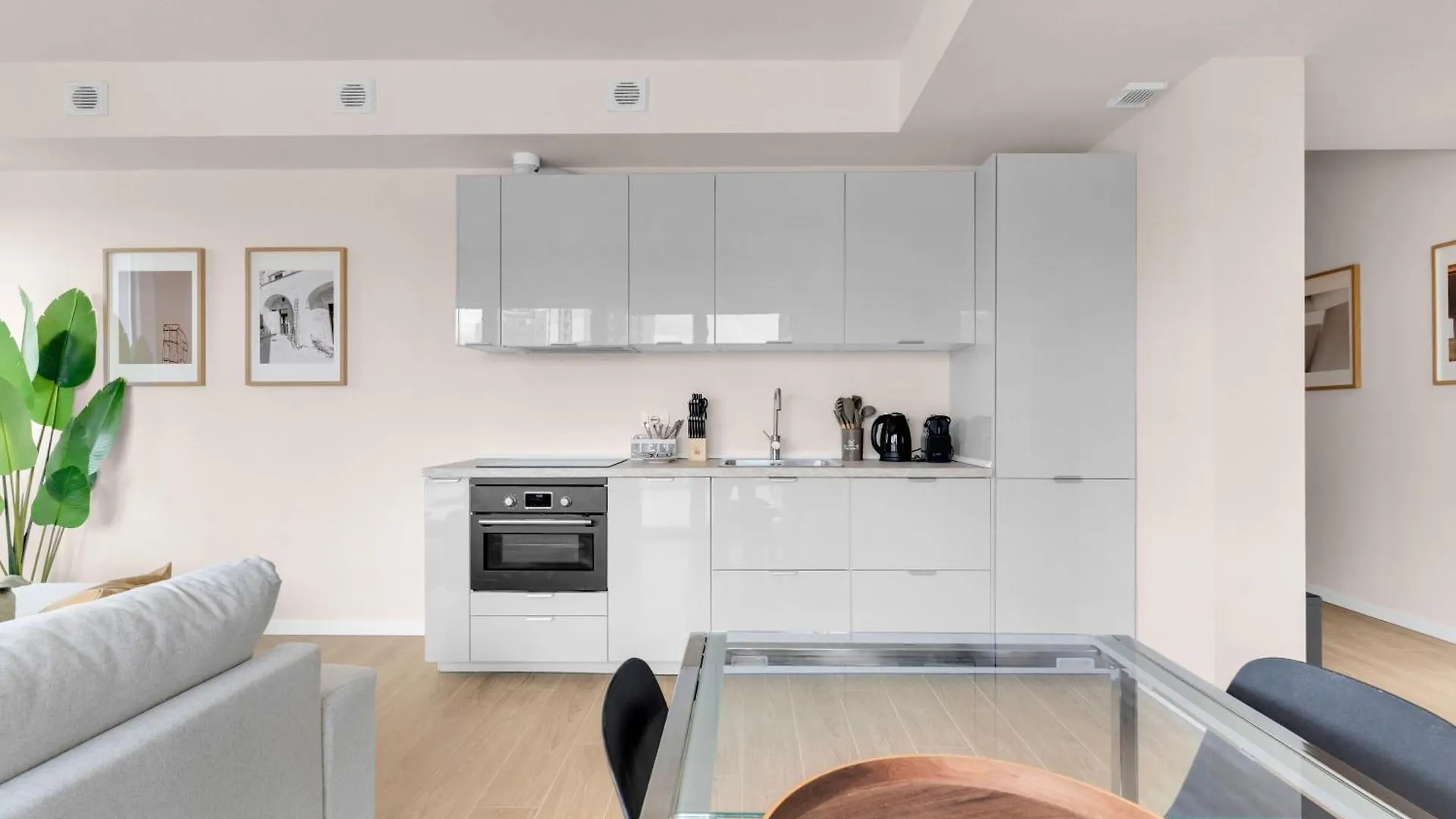 Airy Apartments With Balcony & Garage Mediolan
