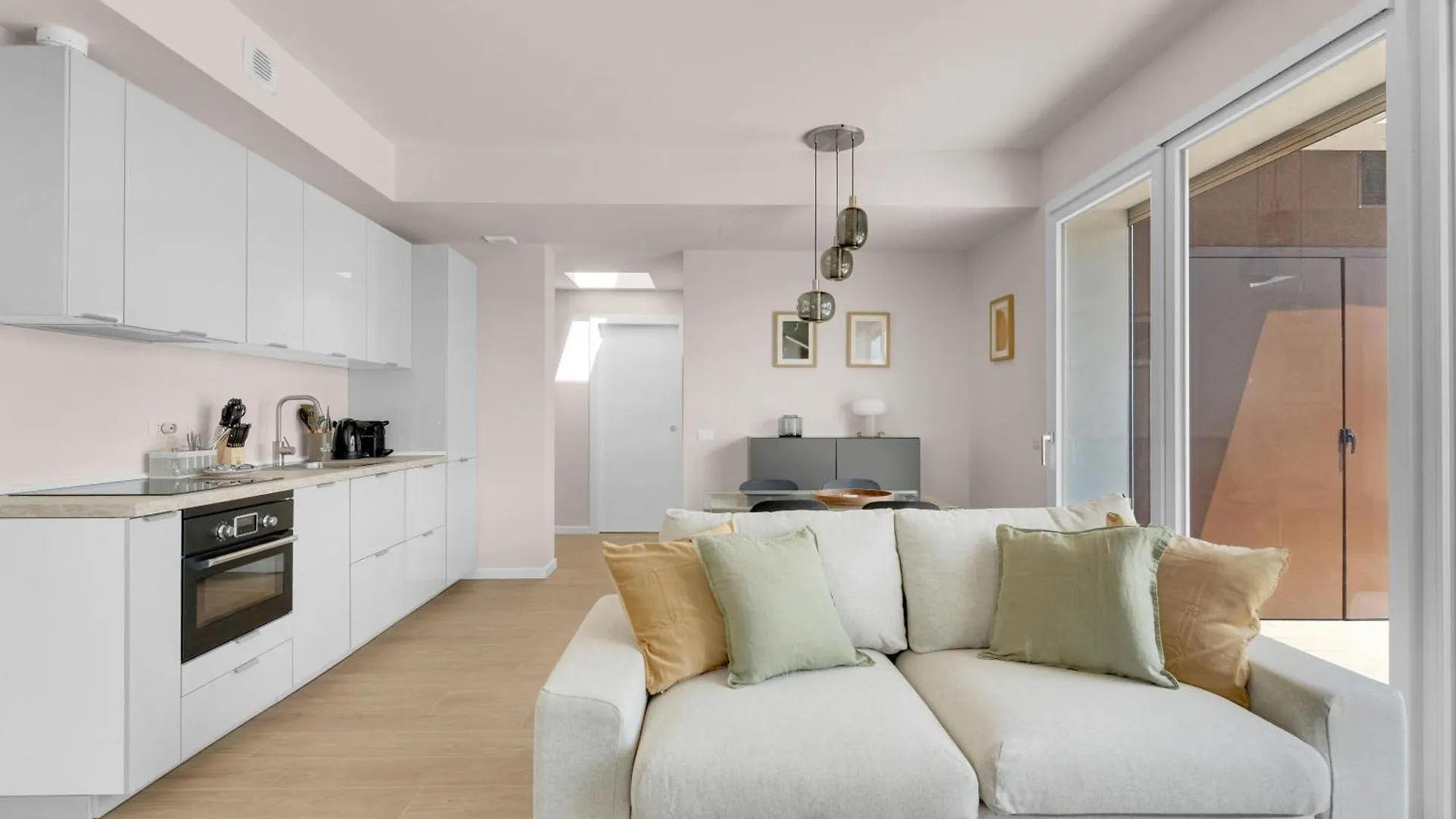 Airy Apartments With Balcony & Garage Mediolan