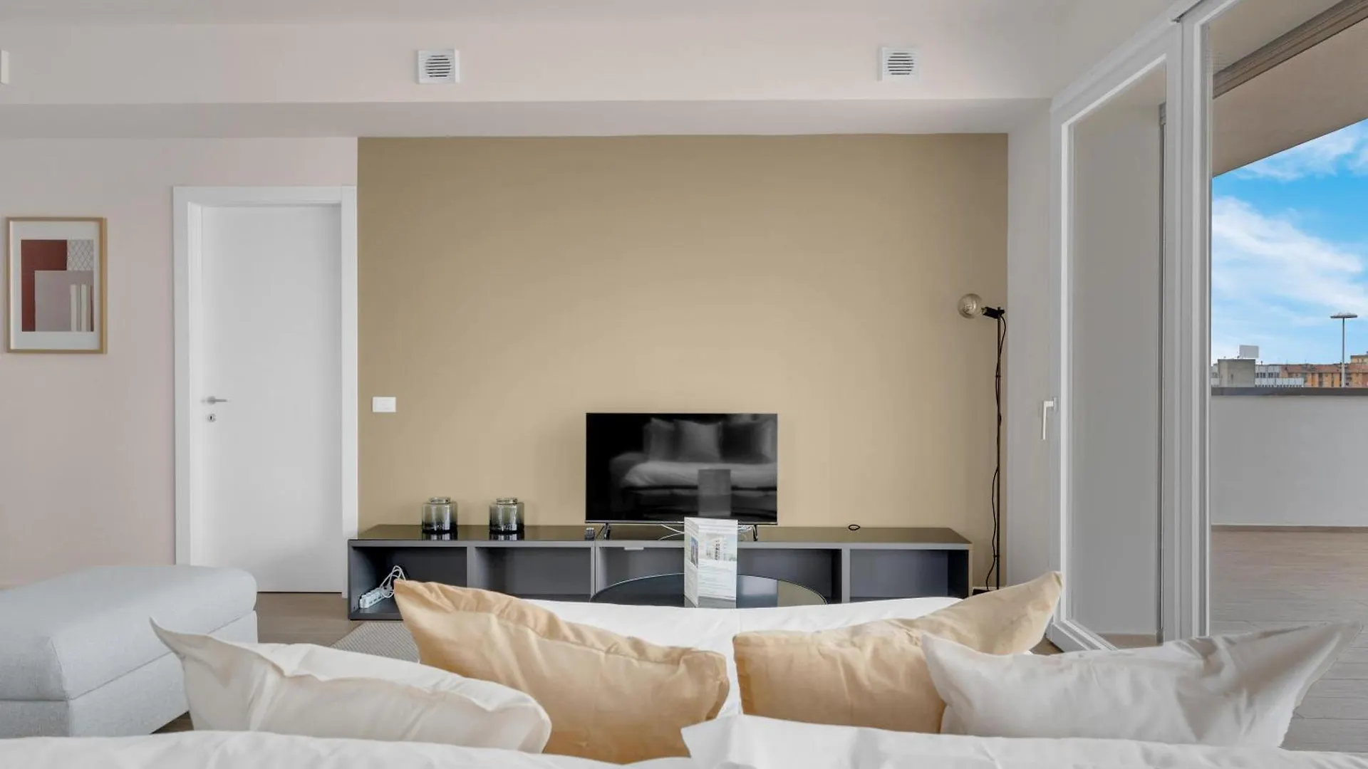 Airy Apartments With Balcony & Garage Mediolan Włochy